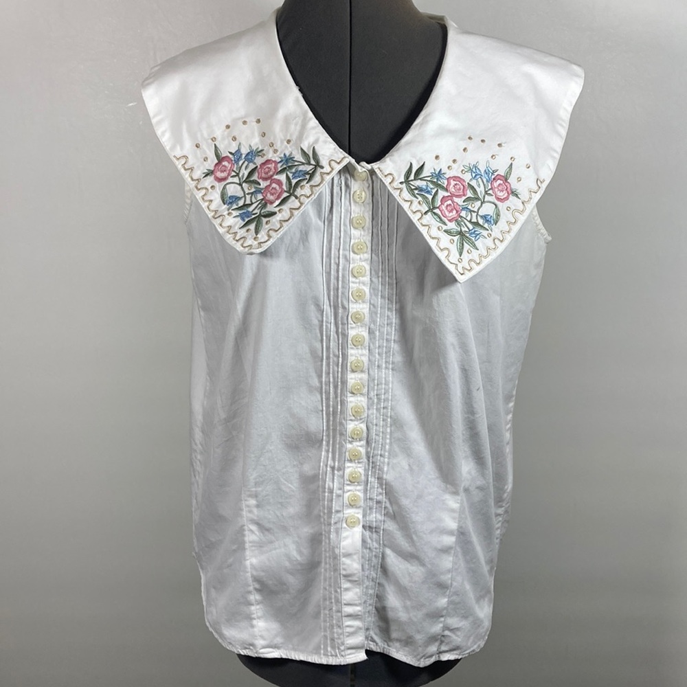 AtLast Sleeveless Large Embroided Collar Button Front Top Size M